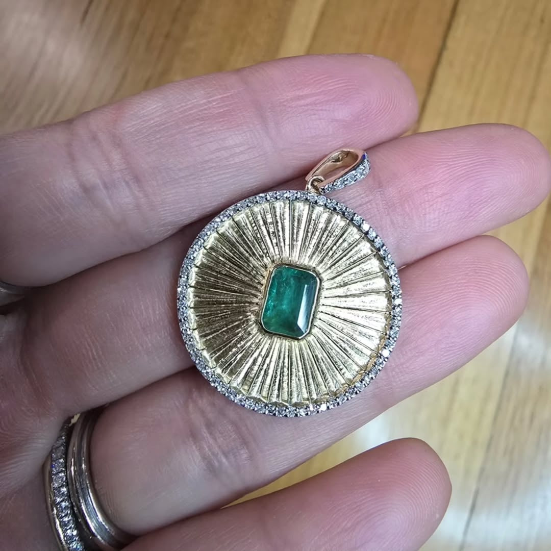 Fluted Emerald Pendant